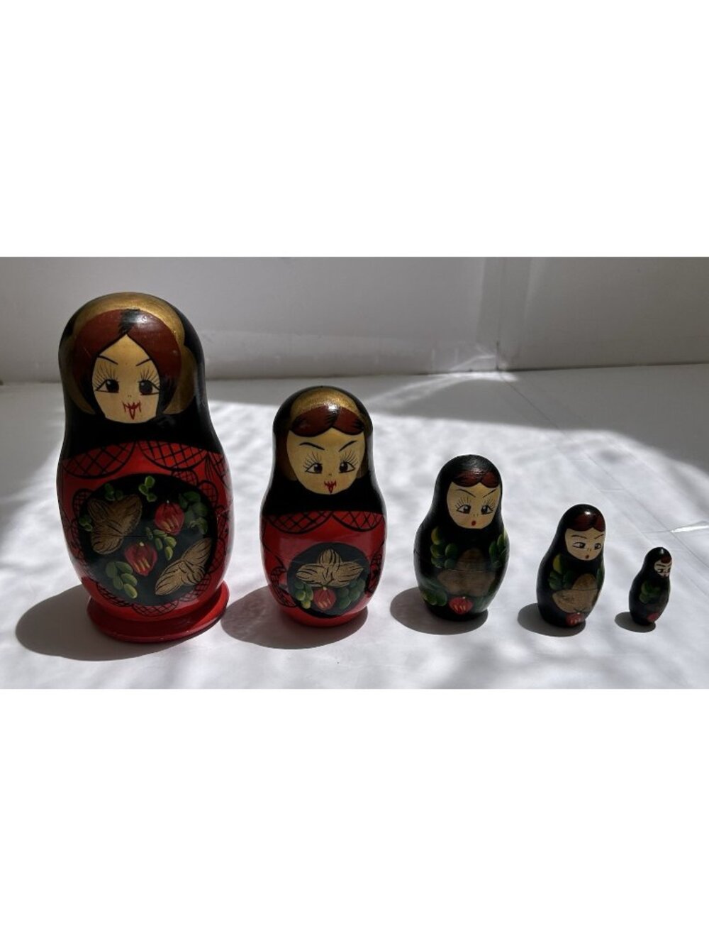 Vintage Set of 5 Russian Hand-Painted Matryoshka Nesting Dolls Red Gold Wooden